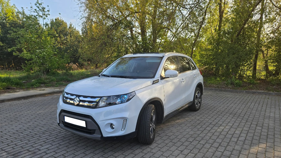 Suzuki Vitara 4x4 Front View - Mountain Ready Rental Car