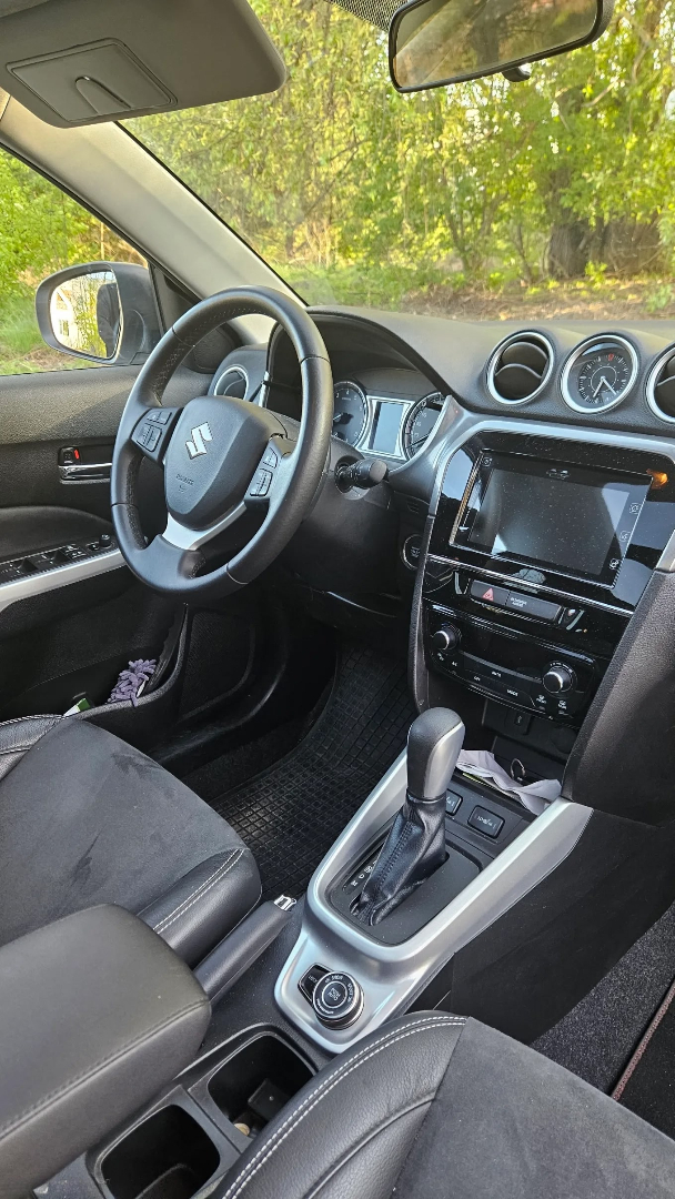 Suzuki Vitara Interior - Comfortable Car Rental in Semkovo